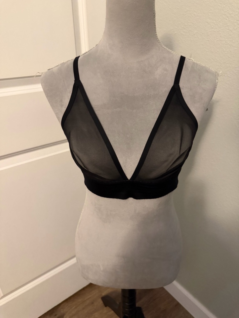 Soma Black Sheer Mesh Triangle Bralette, Sz M, NWOT - Picture 2 of 4